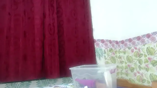 Snapshot of lucia514gutierre chatting on January 1, 2025, 8:02 am lucia514gutierre online show from January 1, 2025, 8:02 am