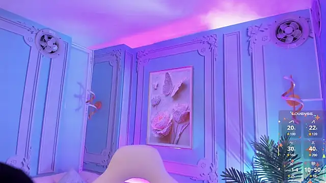 stefany duque1  online show from November 9, 2025, 3:10 am