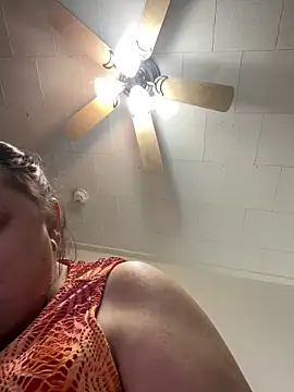 Luciouslouise72xh online show from January 7, 2026, 11:32 pm