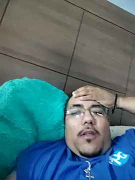 cloudy couple444 online show from April 20, 2026, 3:57 pm