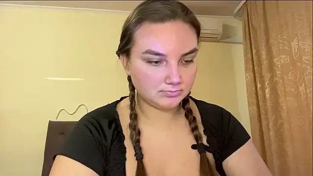 Dreamyblushfairy online show from October 13, 2025, 2:40 pm