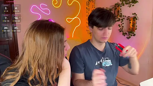 Snapshot of RobertAndLinela chatting on October 7, 2025, 6:47 am RobertAndLinela online show from October 7, 2025, 6:47 am