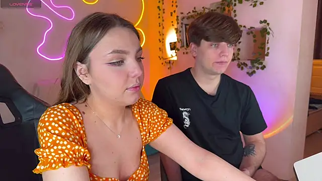 Snapshot of RobertAndLinela chatting on September 26, 2025, 3:35 am RobertAndLinela online show from September 26, 2025, 3:35 am