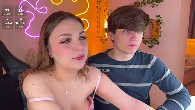 Snapshot of RobertAndLinela chatting on October 28, 2025, 12:59 pm RobertAndLinela online show from October 28, 2025, 12:59 pm