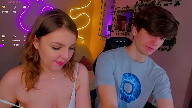 RobertAndLinela online show from December 30, 2024, 7:00 pm