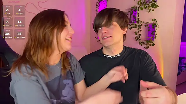 Snapshot of RobertAndLinela chatting on November 29, 2025, 2:34 am RobertAndLinela online show from November 29, 2025, 2:34 am