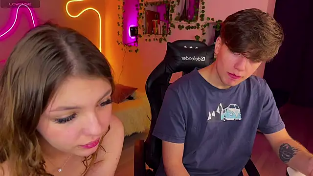 RobertAndLinela online show from January 28, 2025, 5:24 pm