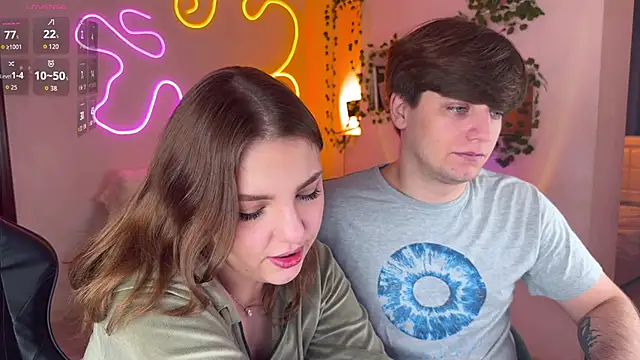 Snapshot of RobertAndLinela chatting on October 4, 2025, 7:54 am RobertAndLinela online show from October 4, 2025, 7:54 am