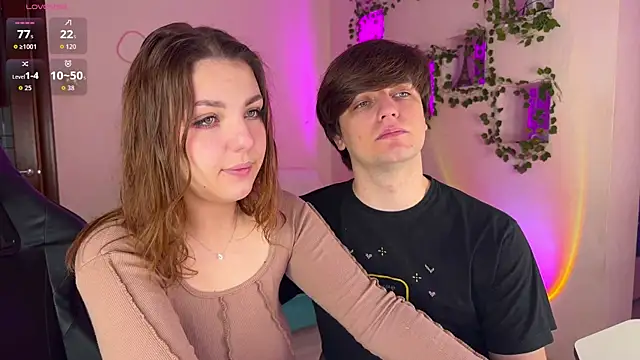 Snapshot of RobertAndLinela chatting on December 4, 2025, 2:21 am RobertAndLinela online show from December 4, 2025, 2:21 am