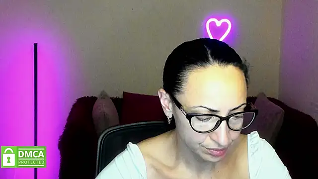 Arianasweety23 online show from October 2, 2025, 5:27 pm