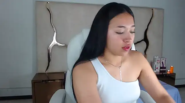 IsabellRodriguez18 online show from March 4, 2025, 10:13 am