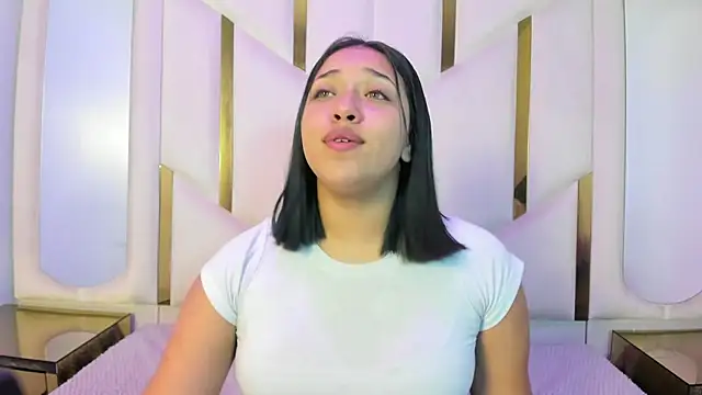 IsabellRodriguez18 online show from May 21, 2026, 3:26 am