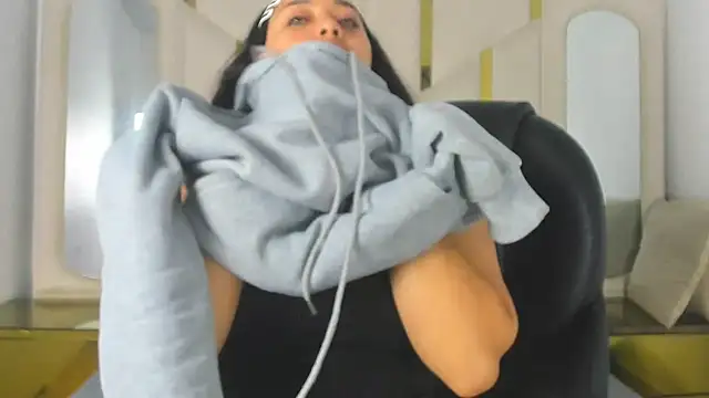 IsabellRodriguez18 online show from November 24, 2025, 3:17 am