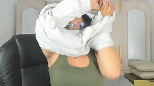 IsabellRodriguez18 online show from November 15, 2025, 4:05 am