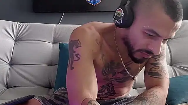 Snapshot of callme_douglas chatting on September 19, 2025, 2:10 pm callme douglas online show from September 19, 2025, 2:10 pm