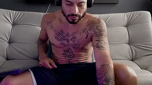 Snapshot of callme_douglas chatting on September 23, 2025, 2:46 pm callme douglas online show from September 23, 2025, 2:46 pm