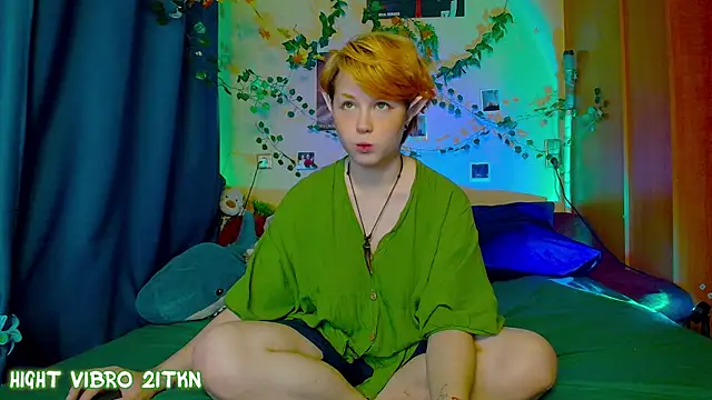 TrickyKitsune online show from September 25, 2025, 12:55 pm