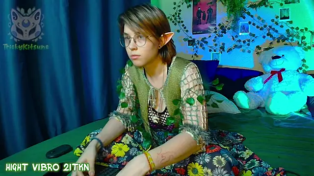 TrickyKitsune online show from May 21, 2026, 2:58 pm