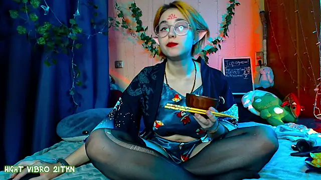 TrickyKitsune online show from February 9, 2025, 4:07 pm
