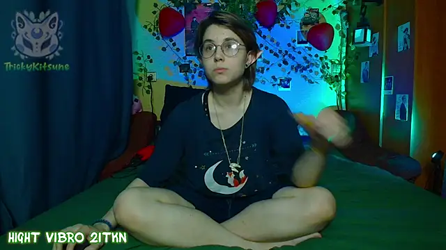 TrickyKitsune online show from April 10, 2026, 4:58 pm