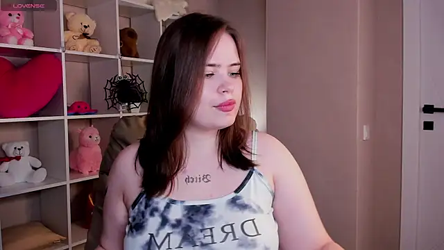 EricaElliott online show from November 18, 2025, 9:34 am