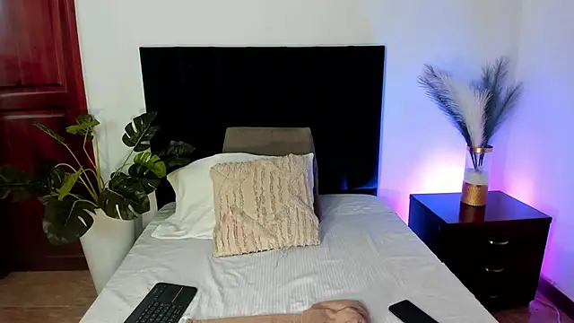 Snapshot of CelesteJoyy chatting on February 7, 2025, 6:13 pm CelesteJoyy online show from February 7, 2025, 6:13 pm