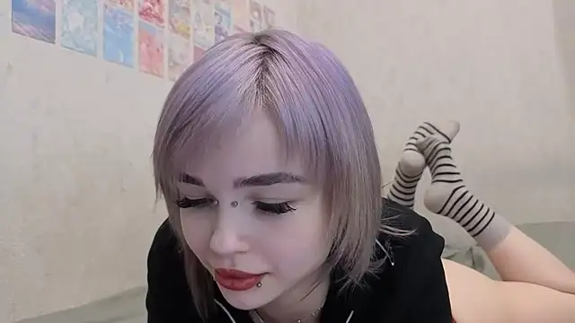 Snapshot of emodreamgirl chatting on May 2, 2026, 4:01 pm emodreamgirl online show from May 2, 2026, 4:01 pm