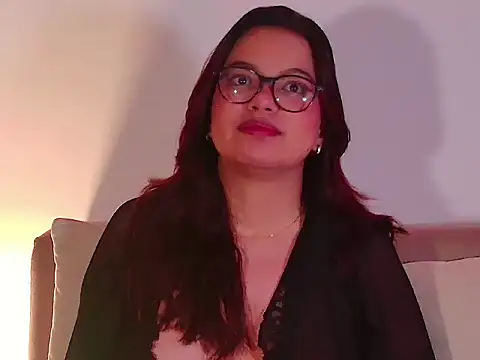 EmiF26 online show from April 10, 2026, 3:13 am