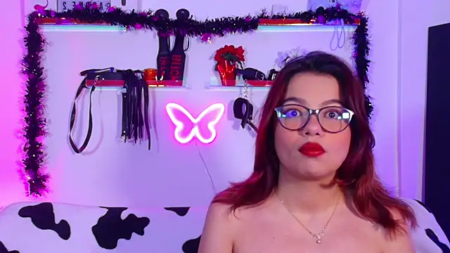 Snapshot of EmiF26 chatting on October 28, 2025, 2:12 am EmiF26 online show from October 28, 2025, 2:12 am