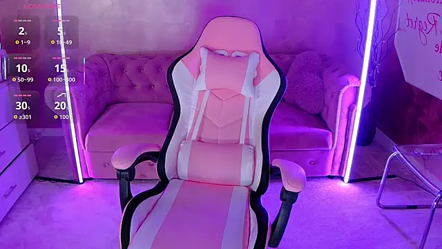 Snapshot of evanew_ chatting on October 9, 2025, 5:13 pm evanew online show from October 9, 2025, 5:13 pm