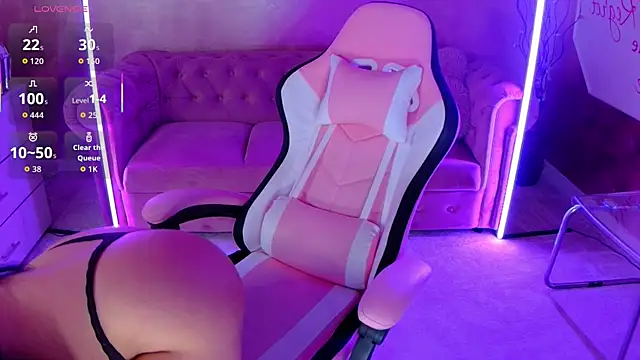 Snapshot of evanew_ chatting on October 8, 2025, 4:51 pm evanew online show from October 8, 2025, 4:51 pm