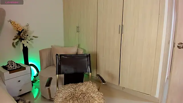 rachaeldeckard   online show from October 6, 2025, 2:46 am