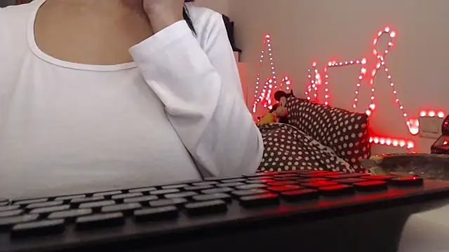 Snapshot of LasolitaAuri chatting on October 29, 2025, 7:13 pm LasolitaAuri online show from October 29, 2025, 7:13 pm