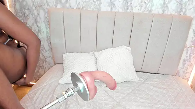 Snapshot of whiitneyfox chatting on September 23, 2025, 11:45 pm whiitneyfox online show from September 23, 2025, 11:45 pm