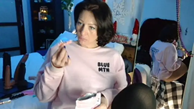 AlessasRoom online show from December 5, 2025, 4:44 am