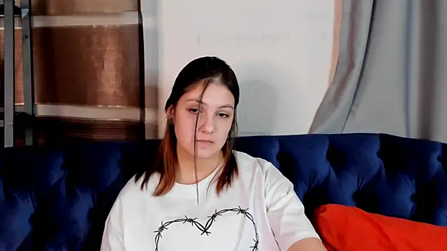 Snapshot of GuinevereGell chatting on December 27, 2024, 8:35 am GuinevereGell online show from December 27, 2024, 8:35 am