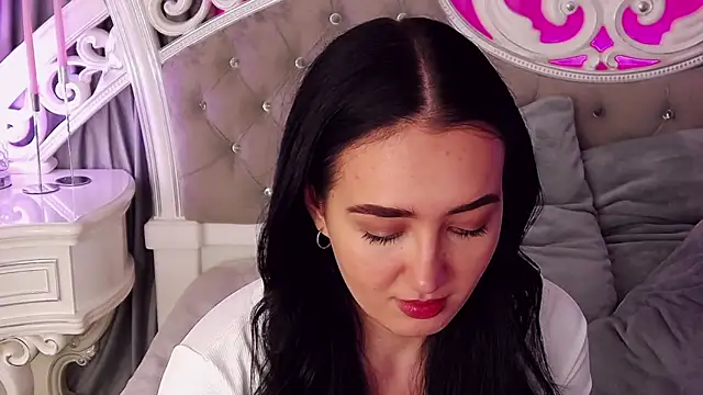 KimKhallifa online show from February 8, 2026, 6:11 am