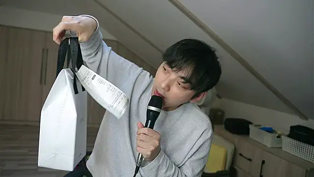 chinalover4199 online show from April 8, 2026, 5:20 am