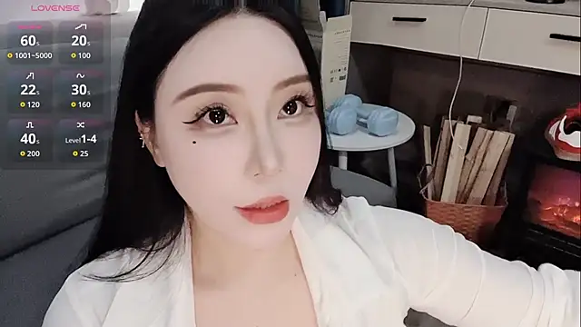 Caicai-a online show from December 4, 2025, 8:35 am