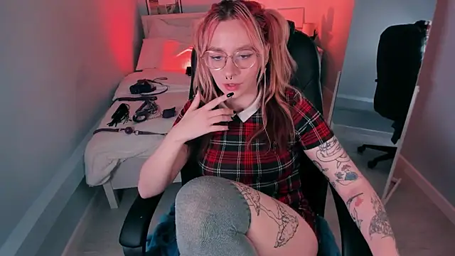 April toy online show from September 11, 2025, 2:39 pm