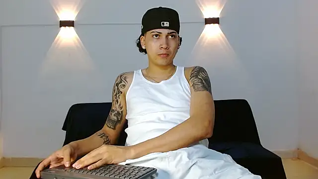 Snapshot of Br4ndxpimm chatting on December 19, 2025, 1:57 pm Br4ndxpimm online show from December 19, 2025, 1:57 pm