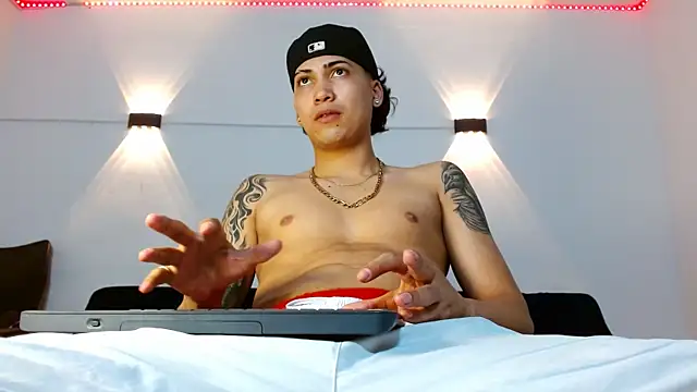 Snapshot of Br4ndxpimm chatting on December 18, 2025, 8:01 pm Br4ndxpimm online show from December 18, 2025, 8:01 pm