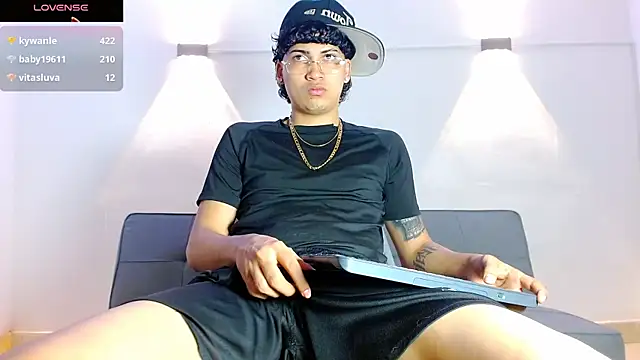 Snapshot of Br4ndxpimm chatting on January 6, 2026, 4:11 pm Br4ndxpimm online show from January 6, 2026, 4:11 pm