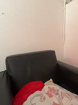 Ninabrunette18 online show from April 1, 2026, 1:23 pm