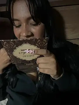 Snapshot of Ninabrunette18 chatting on March 13, 2025, 9:32 am Ninabrunette18 online show from March 13, 2025, 9:32 am