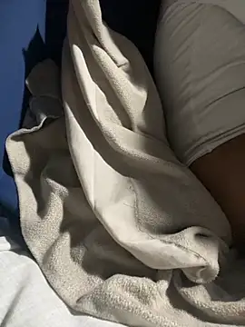 Snapshot of Ninabrunette18 chatting on March 5, 2025, 5:40 am Ninabrunette18 online show from March 5, 2025, 5:40 am