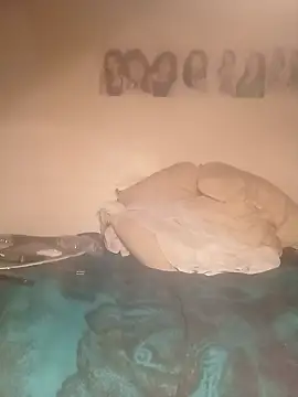 Snapshot of k1oudE chatting on October 4, 2025, 10:06 am k1oudE online show from October 4, 2025, 10:06 am