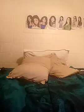 Snapshot of k1oudE chatting on September 30, 2025, 3:23 am k1oudE online show from September 30, 2025, 3:23 am