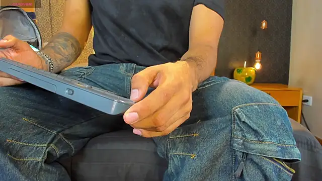 Snapshot of MarcoVitto chatting on February 17, 2026, 7:44 pm MarcoVitto online show from February 17, 2026, 7:44 pm