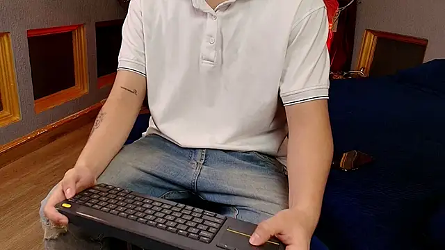 MarcoVitto online show from December 3, 2025, 11:53 am